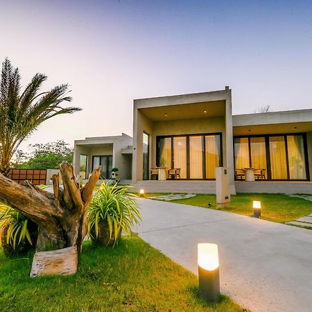 Tana Beach Villas Lian Exterior photo