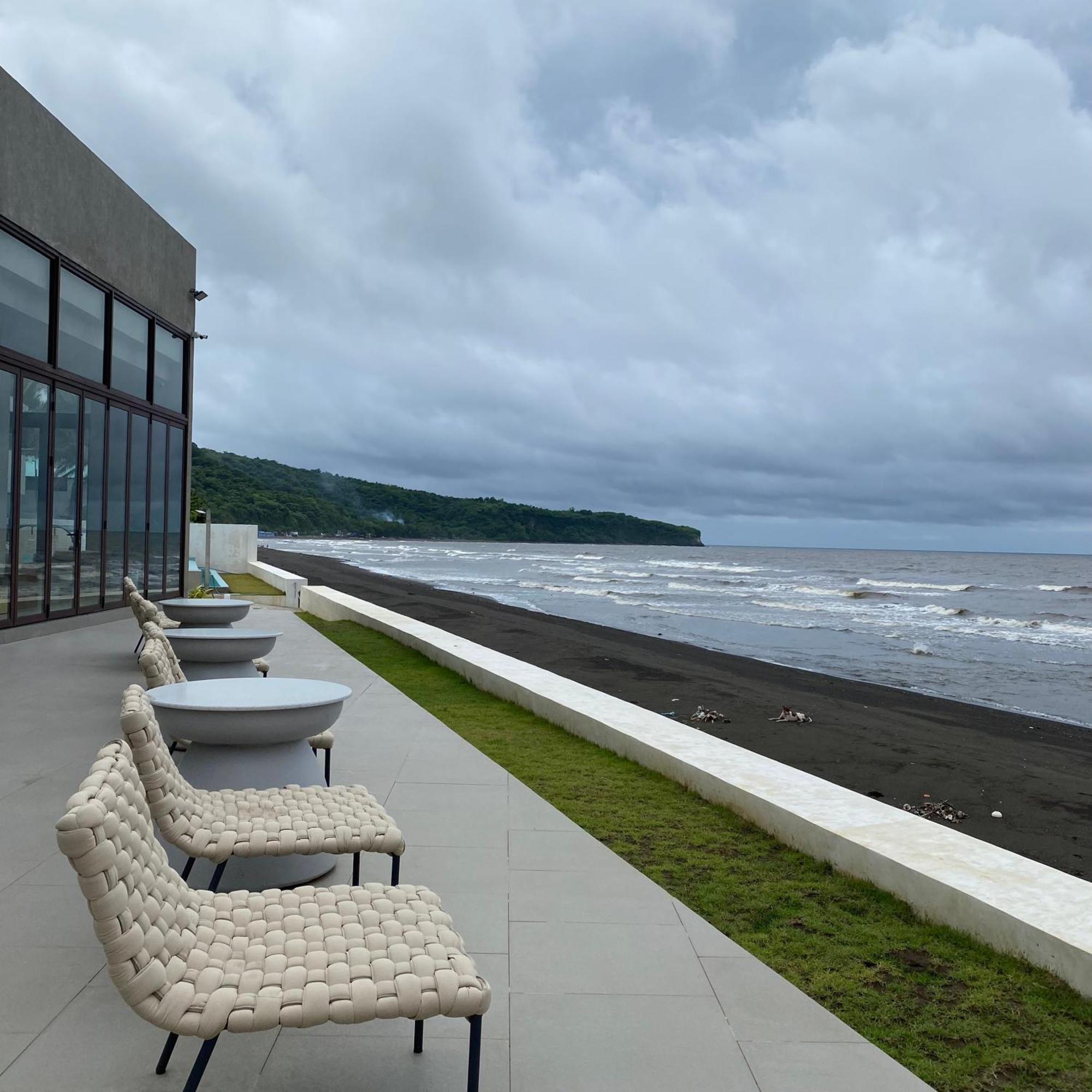 Tana Beach Villas Lian Exterior photo