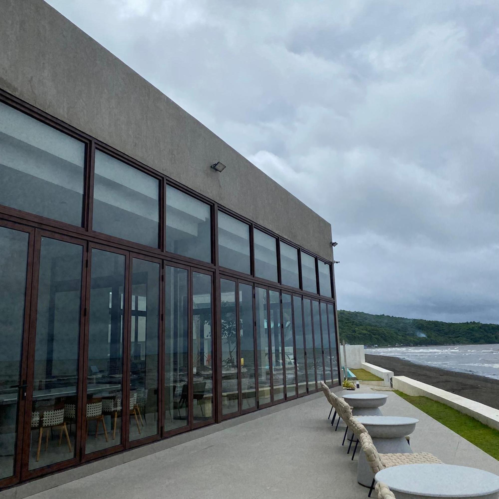 Tana Beach Villas Lian Exterior photo